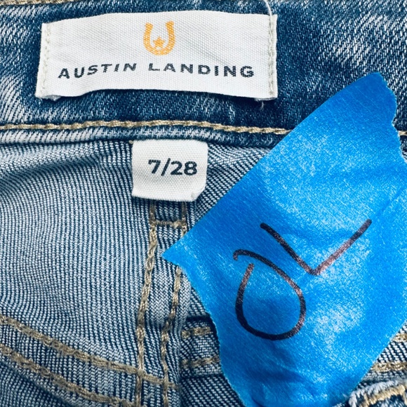 Austin Landing Light Wash Mid Rise Straight Leg Jeans, Size 7/28, Rare - Picture 8 of 9